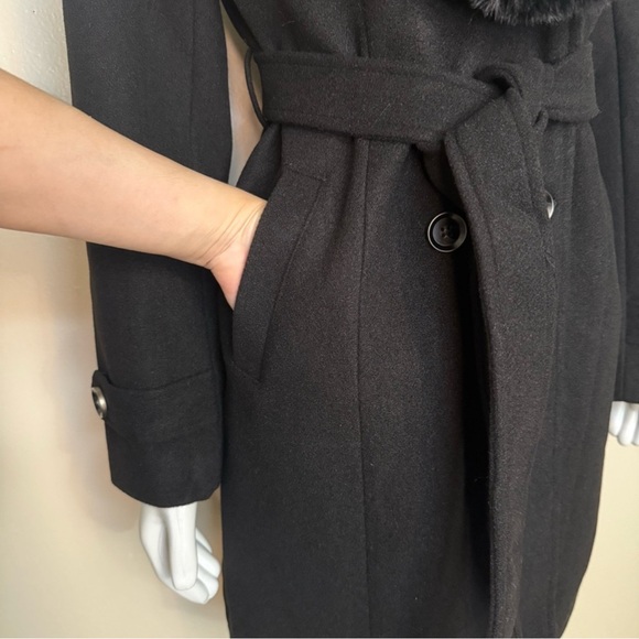 Black removable faux fur on collar belted pea coat - Picture 4 of 12